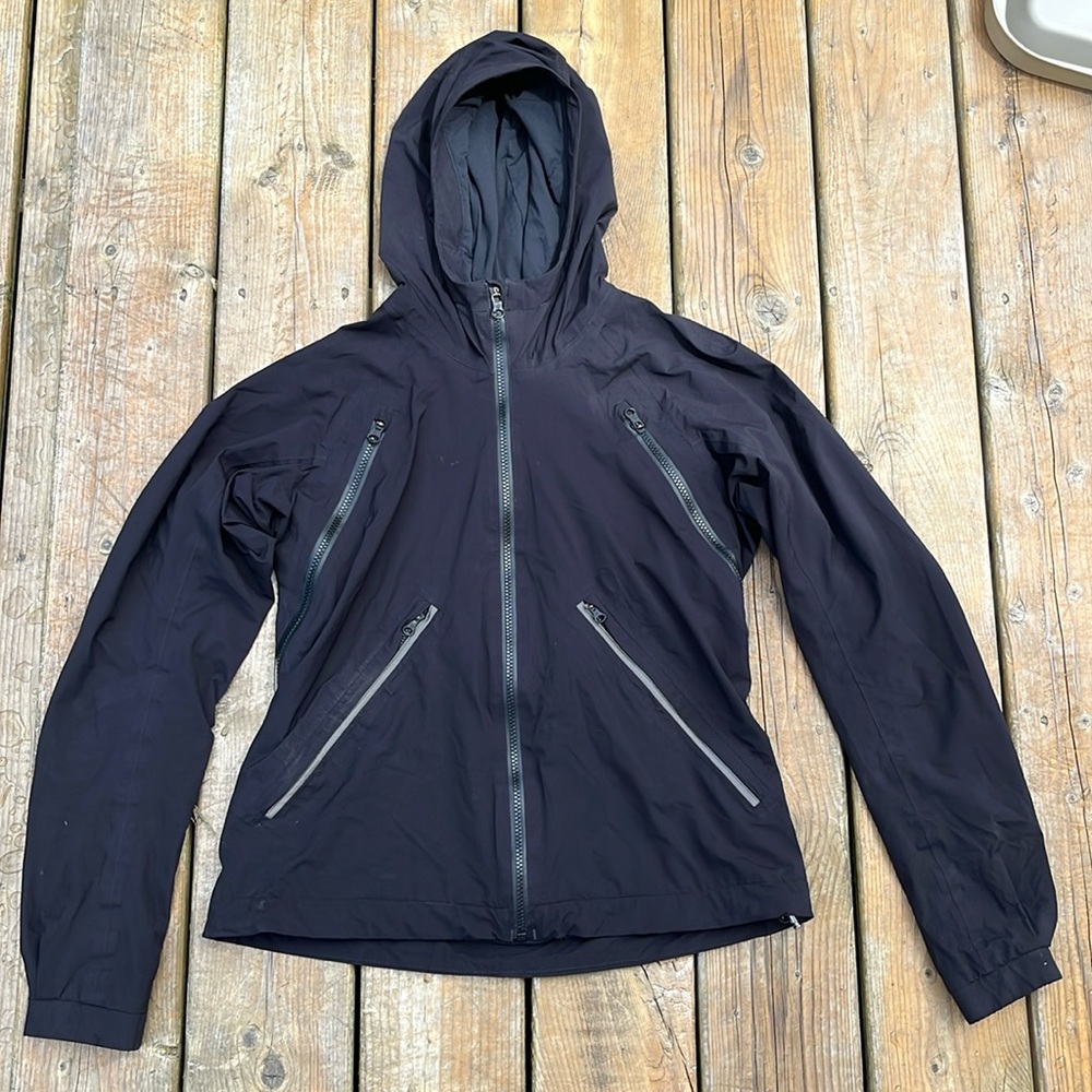 Lululemon women’s windbreaker size 2